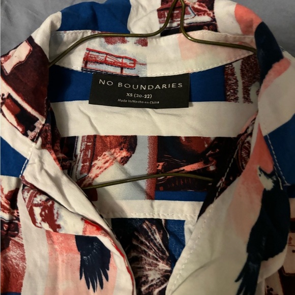 No Boundaries XS (30-32) Top Multicolor Graphic Print Casual Button Up Collared - Picture 14 of 14